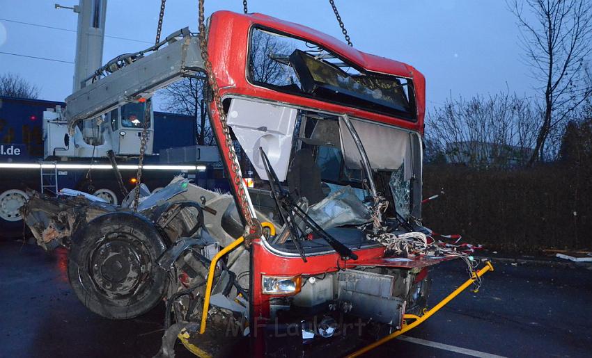 Schwerer VU Bus Zug Düsseldorf P535.JPG